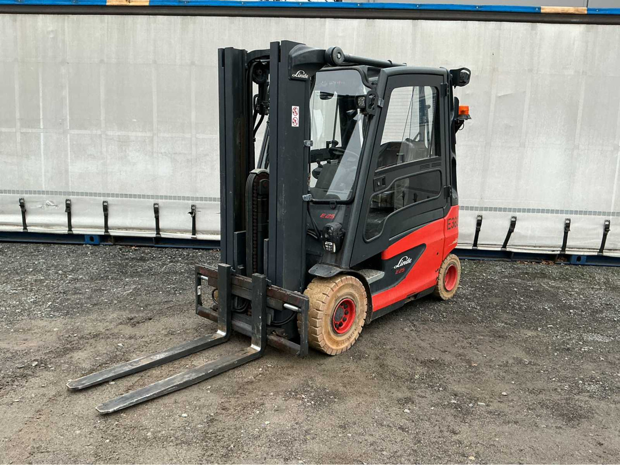 2022 LINDE E25-01 FORKLIFT - Forklift: picture 1 2022 LINDE E25-01 FORKLIFT - Forklift: picture 1