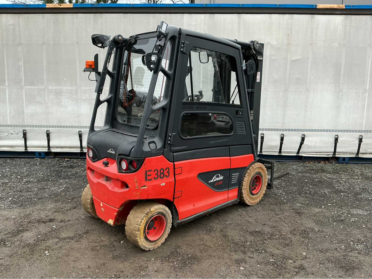2022 LINDE E25-01 FORKLIFT - Forklift: picture 3 2022 LINDE E25-01 FORKLIFT - Forklift: picture 3