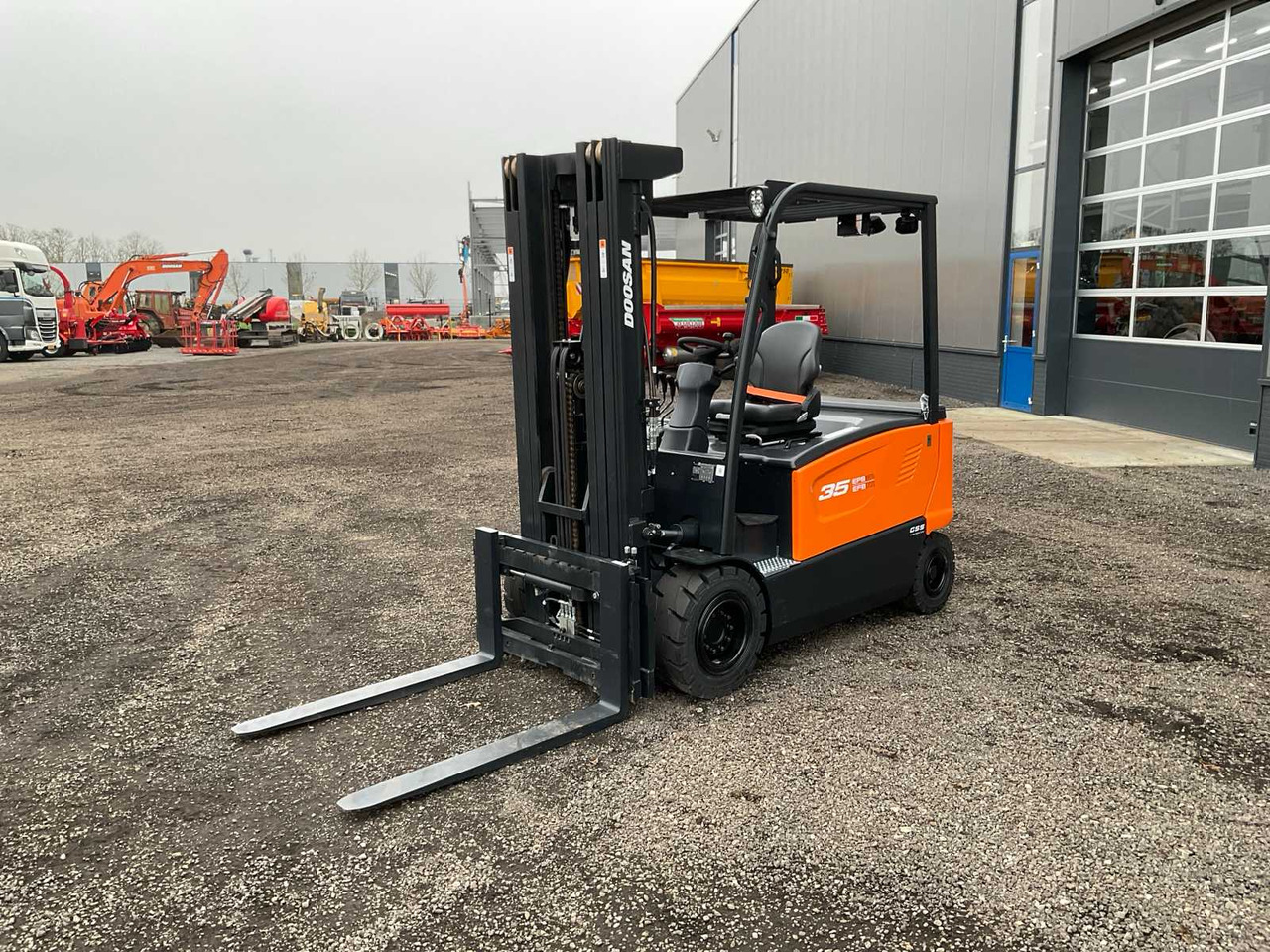 2023 DOOSAN B35X-7B PLUS FORKLIFT - Forklift: picture 3 2023 DOOSAN B35X-7B PLUS FORKLIFT - Forklift: picture 3