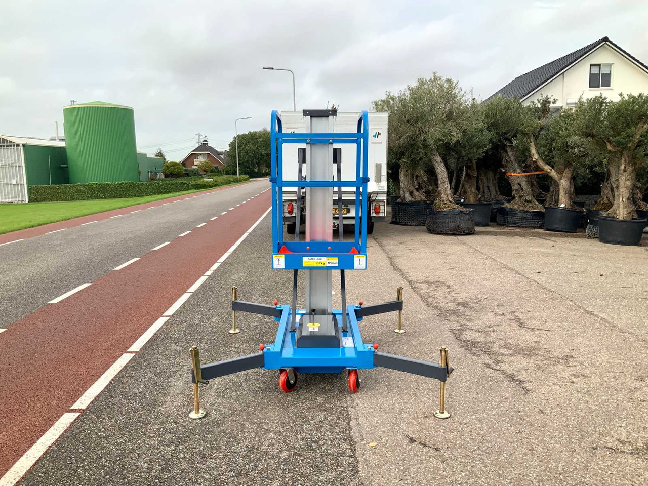 2025 MAST LIFT - Aerial platform: picture 2 2025 MAST LIFT - Aerial platform: picture 2