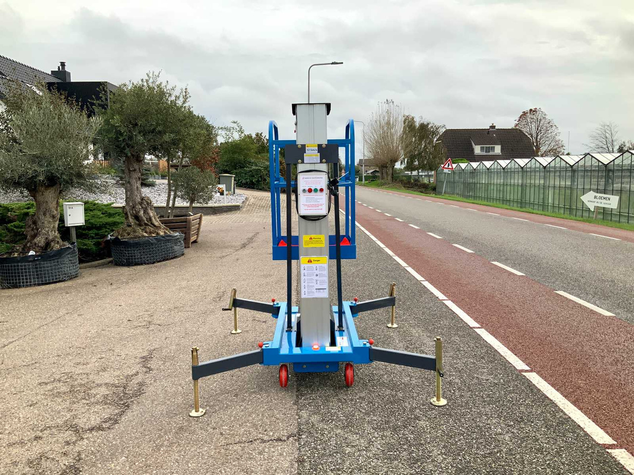 2025 MAST LIFT - Aerial platform: picture 4 2025 MAST LIFT - Aerial platform: picture 4