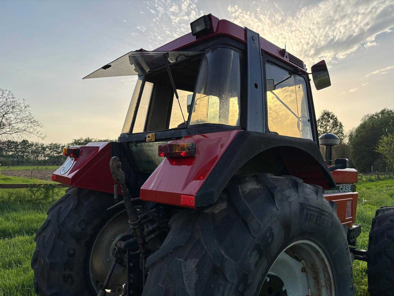 Farm tractor CASE INTERNATIONAL - 1988 - 1455 XL - ALL-WHEEL DRIVE FARM TRACTOR: picture 16 Farm tractor CASE INTERNATIONAL - 1988 - 1455 XL - ALL-WHEEL DRIVE FARM TRACTOR: picture 16