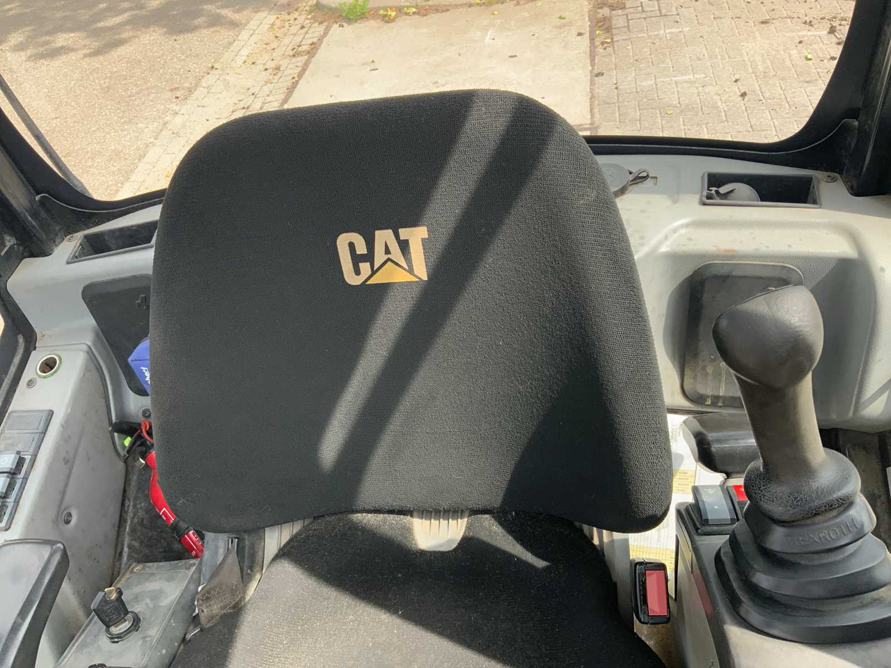 Crawler excavator CAT 302.4D: picture 20