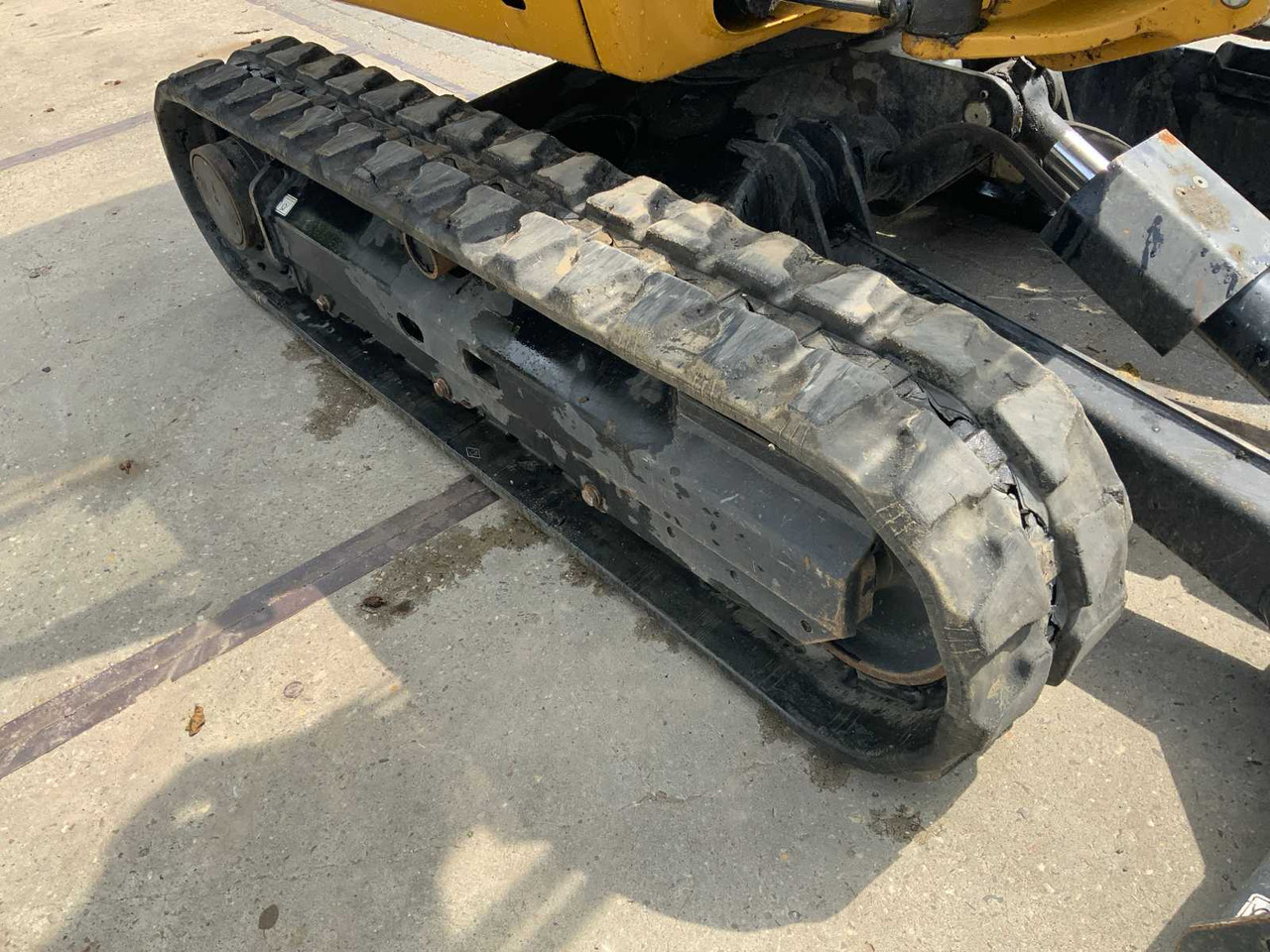 Crawler excavator CAT 302.4D: picture 12