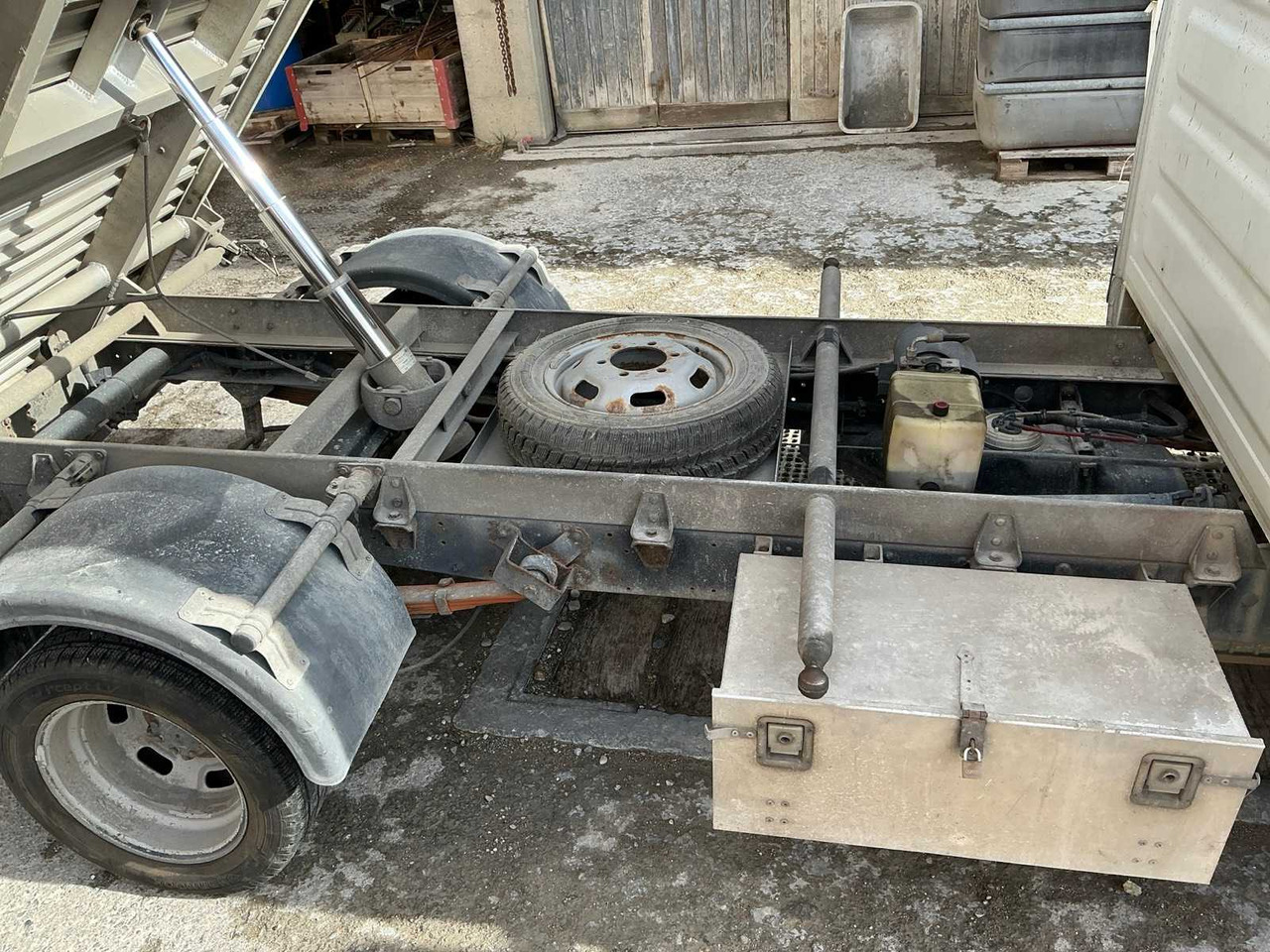 Commercial vehicle 2007 IVECO 35C12 DAILY VAN WITH TIPPER BODY: picture 11 Commercial vehicle 2007 IVECO 35C12 DAILY VAN WITH TIPPER BODY: picture 11