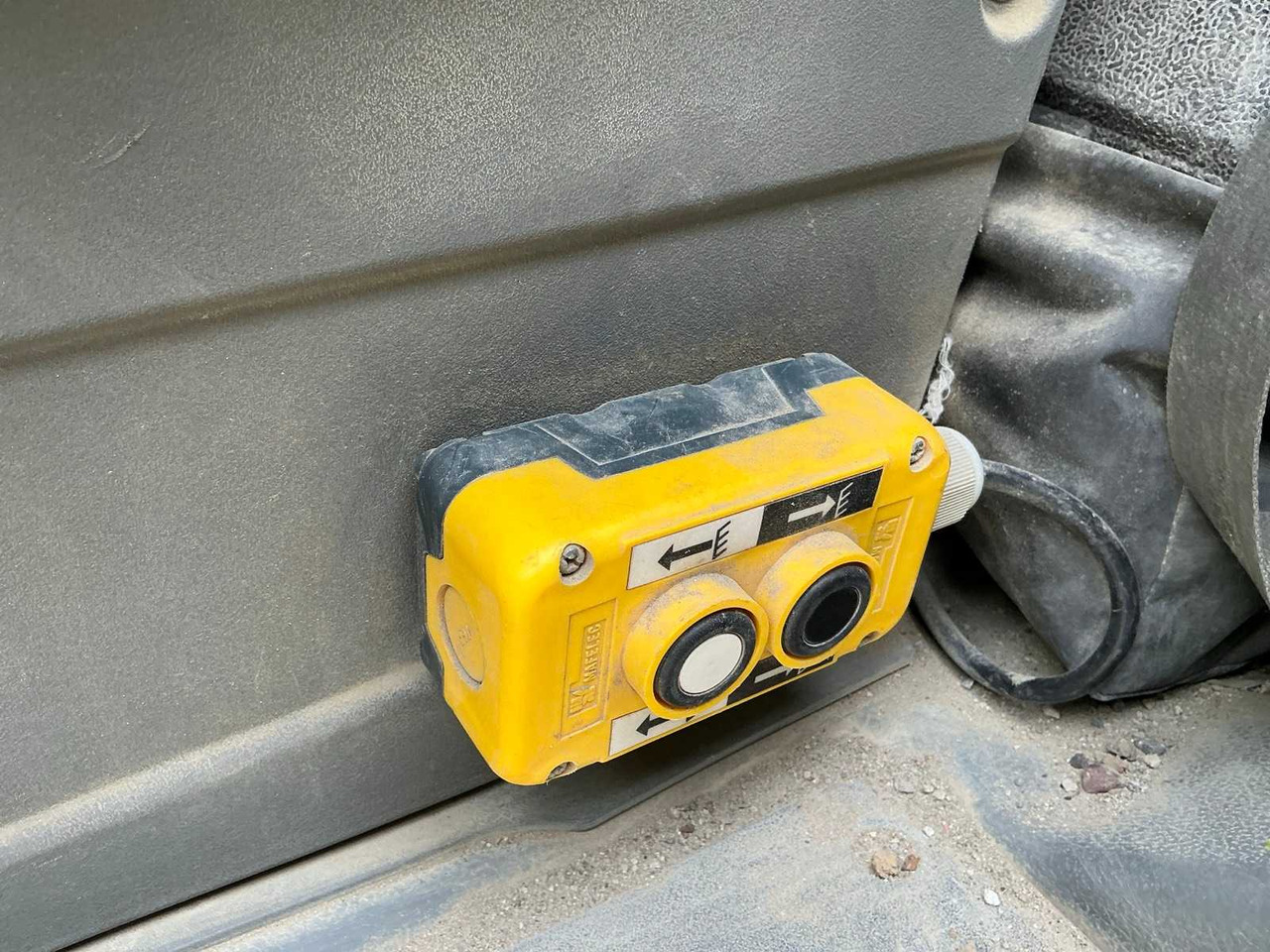 Commercial vehicle 2007 IVECO 35C12 DAILY VAN WITH TIPPER BODY: picture 14 Commercial vehicle 2007 IVECO 35C12 DAILY VAN WITH TIPPER BODY: picture 14