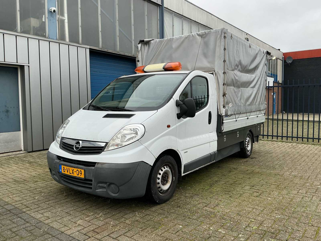 OPEL - VIVARO - 2.0I L2 - COMMERCIAL VAN WITH CRANE - Commercial vehicle: picture 1 OPEL - VIVARO - 2.0I L2 - COMMERCIAL VAN WITH CRANE - Commercial vehicle: picture 1