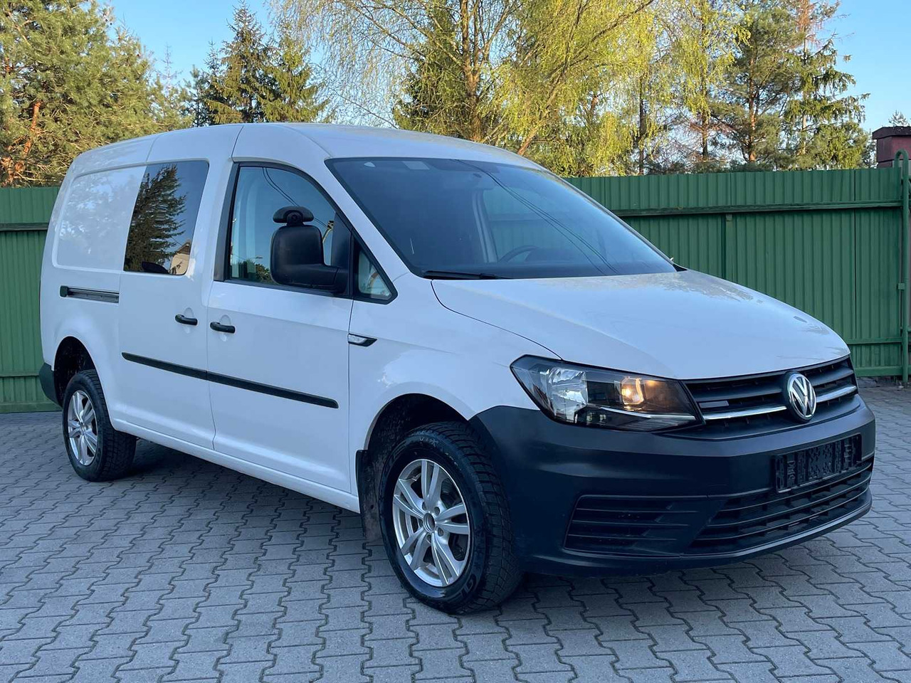 VOLKSWAGEN - 2018 - CADDY MAXI 4X4 - VAN - Commercial vehicle: picture 2 VOLKSWAGEN - 2018 - CADDY MAXI 4X4 - VAN - Commercial vehicle: picture 2
