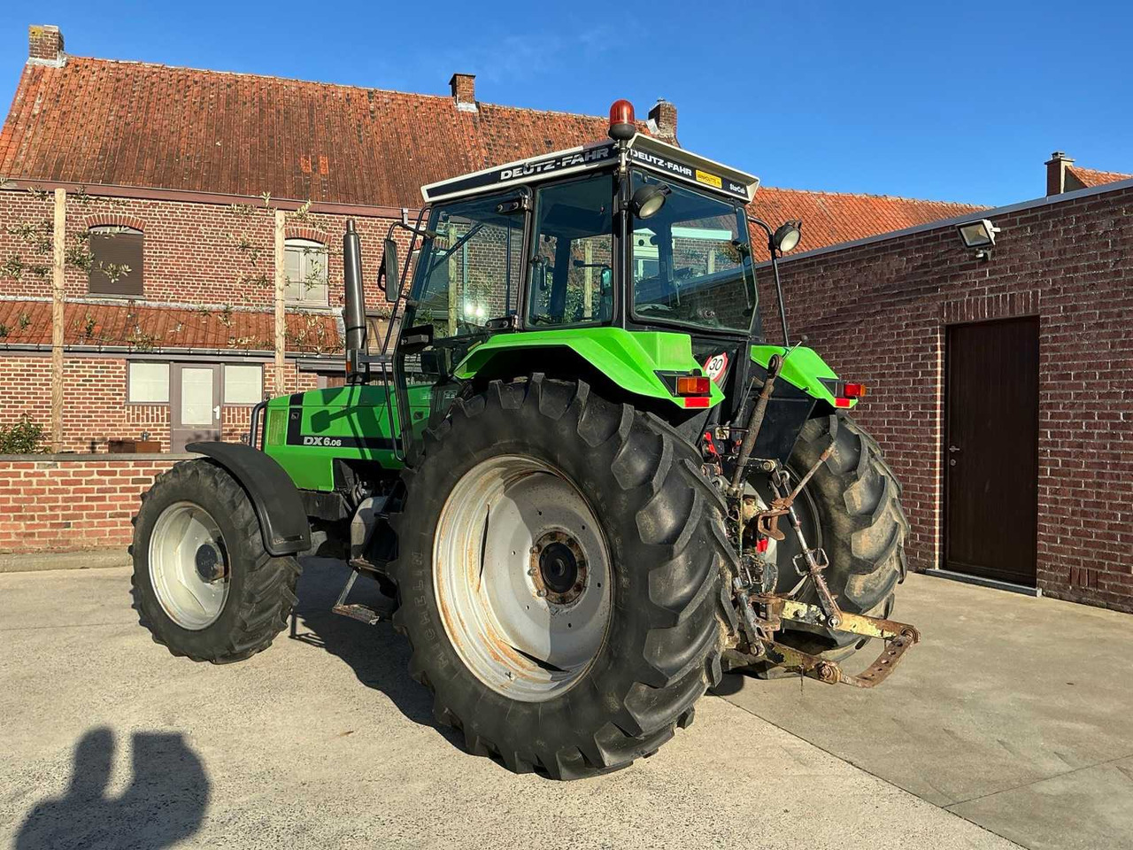 DEUTZ-FAHR DX6.06 ALL-WHEEL DRIVE AGRICULTURAL TRACTOR - Farm tractor: picture 3 DEUTZ-FAHR DX6.06 ALL-WHEEL DRIVE AGRICULTURAL TRACTOR - Farm tractor: picture 3