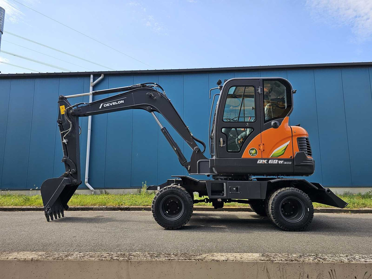 Develon DX60WN ECO-1 - Wheel excavator: picture 2 Develon DX60WN ECO-1 - Wheel excavator: picture 2