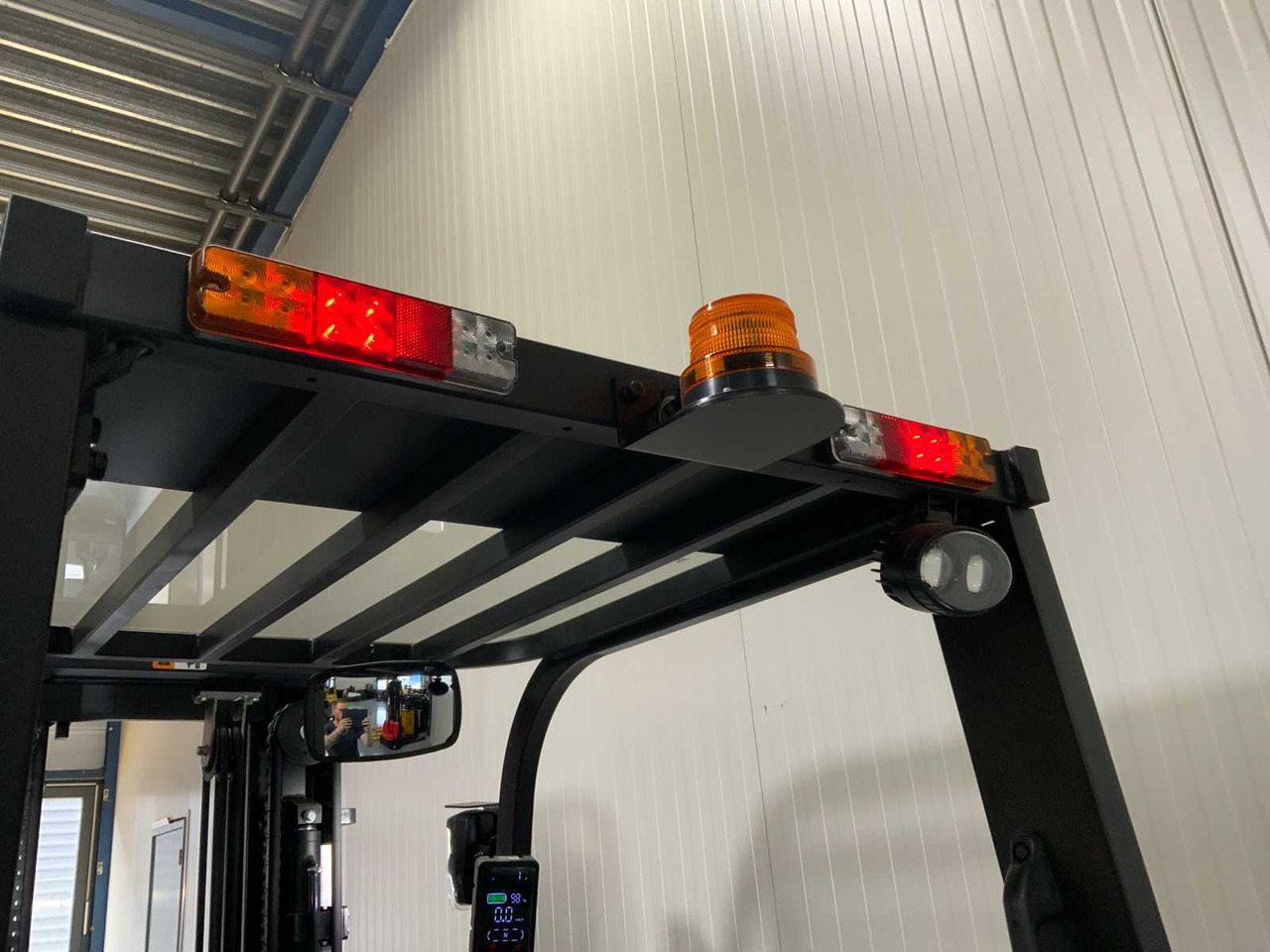 Forklift EP - EFXZ-301-H - 4.8M TRIPLEX, LI-ION, FREE-LIFT, SIDE-SHIFT - FORKLIFT: picture 16 Forklift EP - EFXZ-301-H - 4.8M TRIPLEX, LI-ION, FREE-LIFT, SIDE-SHIFT - FORKLIFT: picture 16