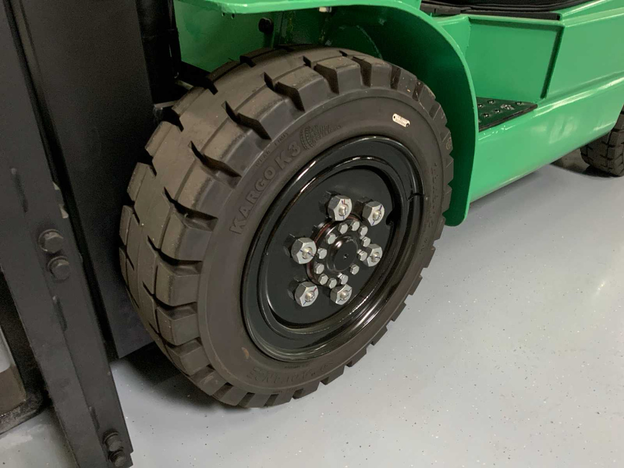 Forklift EP - EFXZ-301-H - 4.8M TRIPLEX, LI-ION, FREE-LIFT, SIDE-SHIFT - FORKLIFT: picture 8 Forklift EP - EFXZ-301-H - 4.8M TRIPLEX, LI-ION, FREE-LIFT, SIDE-SHIFT - FORKLIFT: picture 8