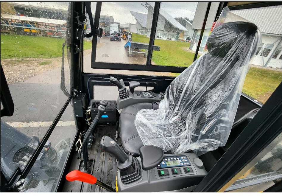 Mini excavator Eurotrac HE18: picture 15