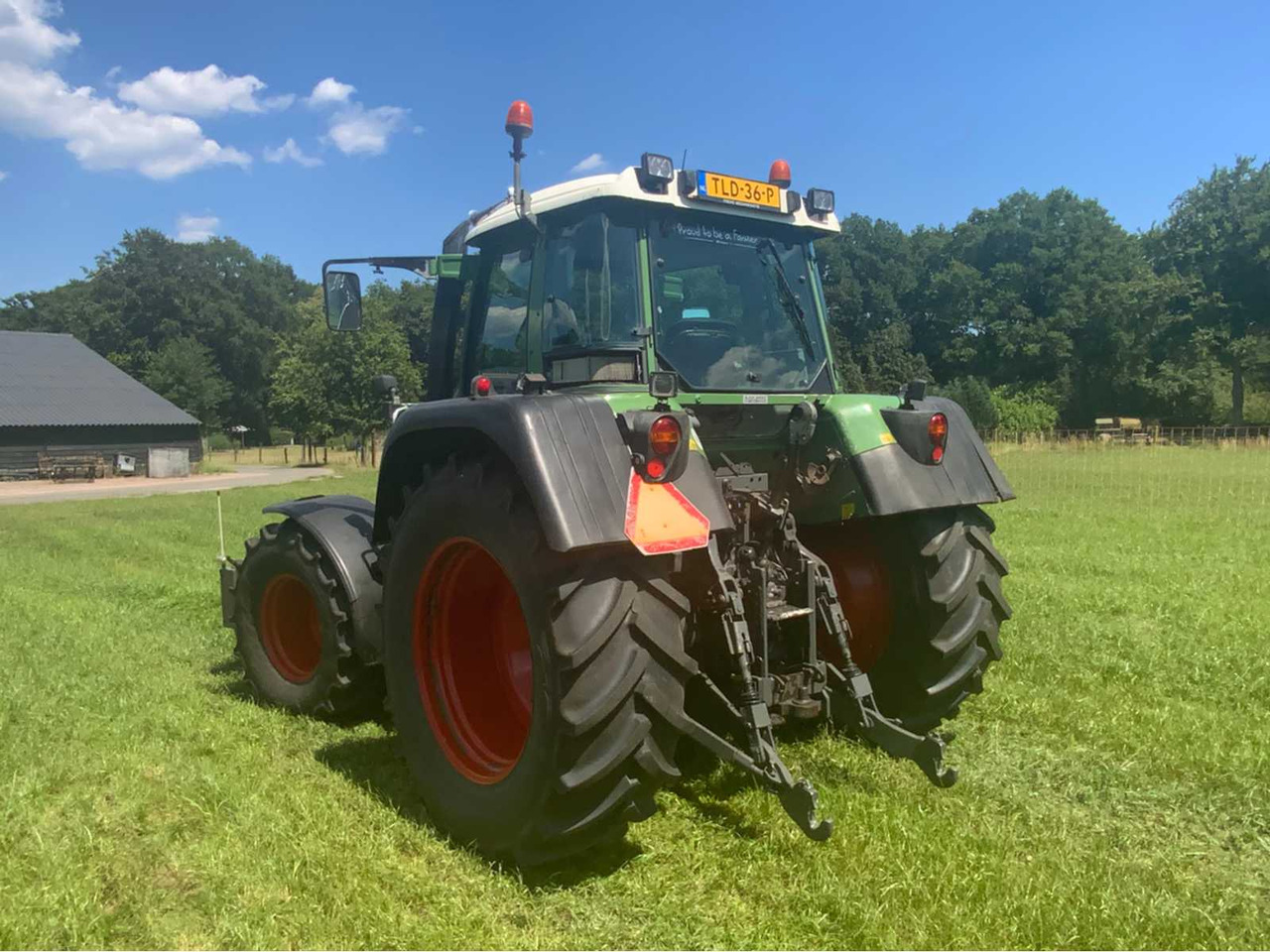Fendt 411 Vario TMS Com 3 - Farm tractor: picture 3 Fendt 411 Vario TMS Com 3 - Farm tractor: picture 3