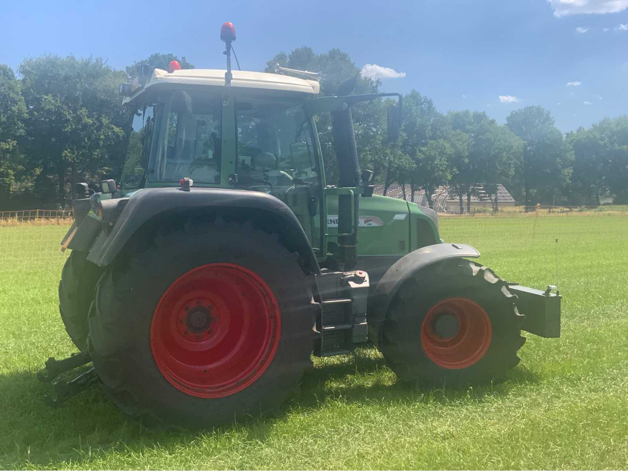Fendt 411 Vario TMS Com 3 - Farm tractor: picture 4 Fendt 411 Vario TMS Com 3 - Farm tractor: picture 4