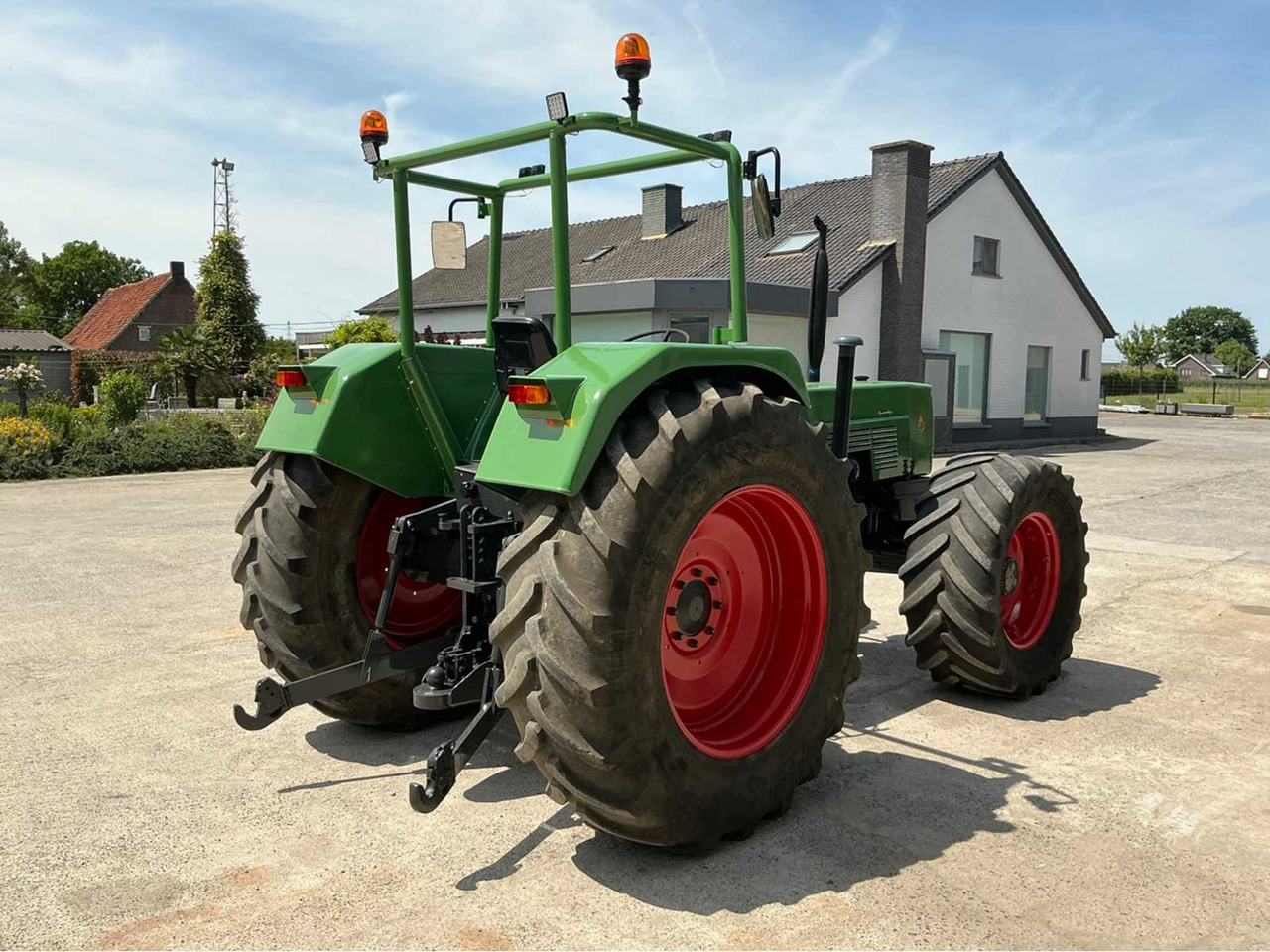 Farm tractor Fendt 611s: picture 6