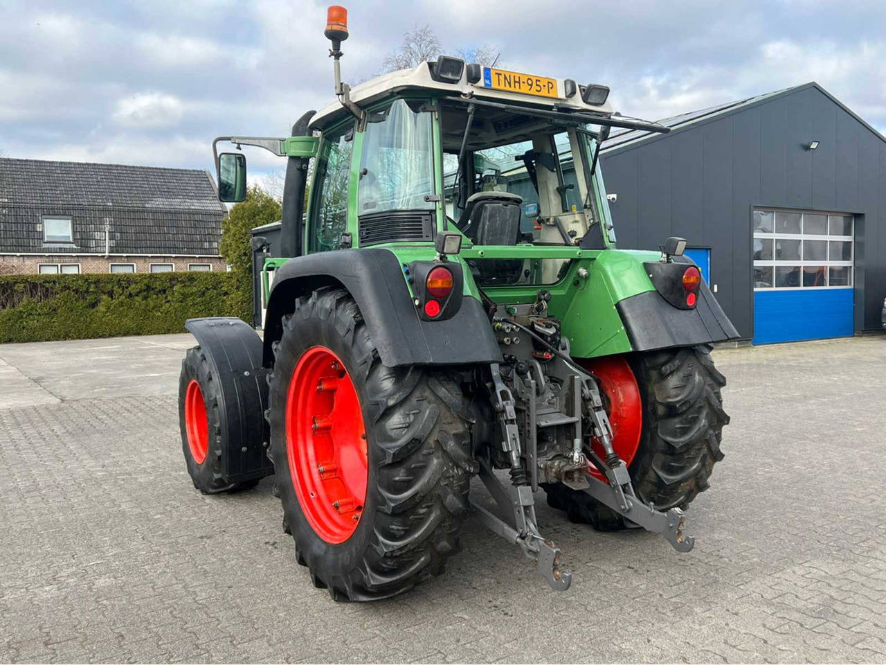Fendt Vario 410 - Farm tractor: picture 2 Fendt Vario 410 - Farm tractor: picture 2