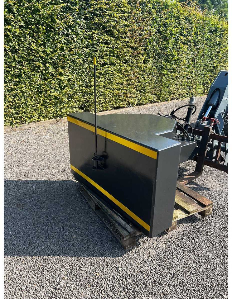 - Front loaders and accessories - Front loader for tractor: picture 1 - Front loaders and accessories - Front loader for tractor: picture 1