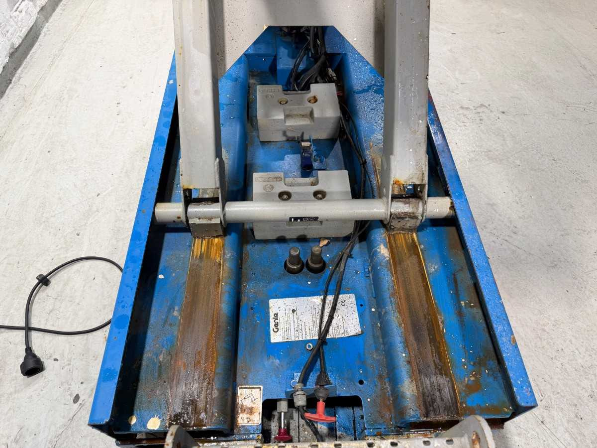 Aerial platform GENIE - 2006 - GS-1932 - AERIAL PLATFORM: picture 27 Aerial platform GENIE - 2006 - GS-1932 - AERIAL PLATFORM: picture 27