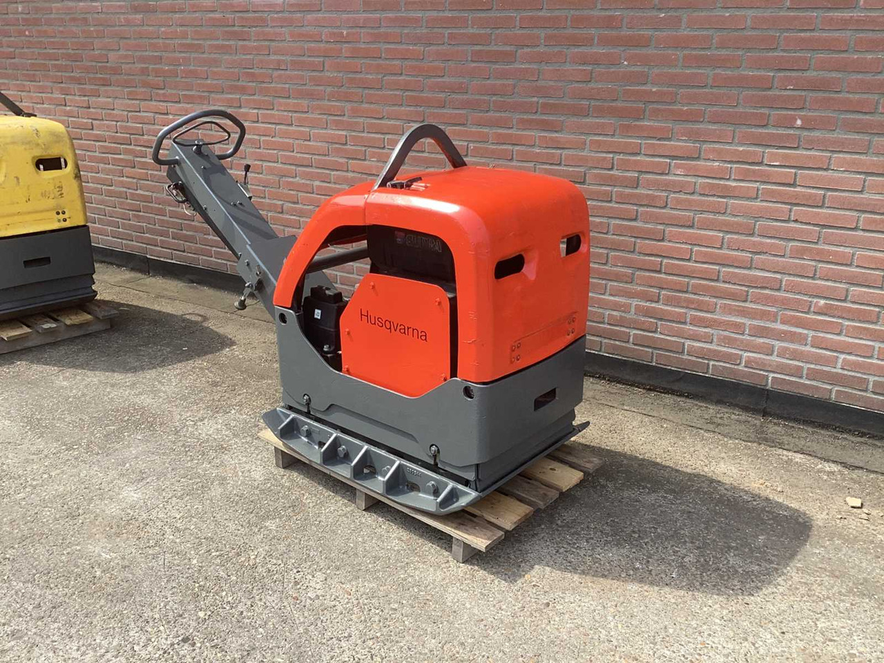 HUSQVARNA LG504 - Vibratory plate: picture 4 HUSQVARNA LG504 - Vibratory plate: picture 4