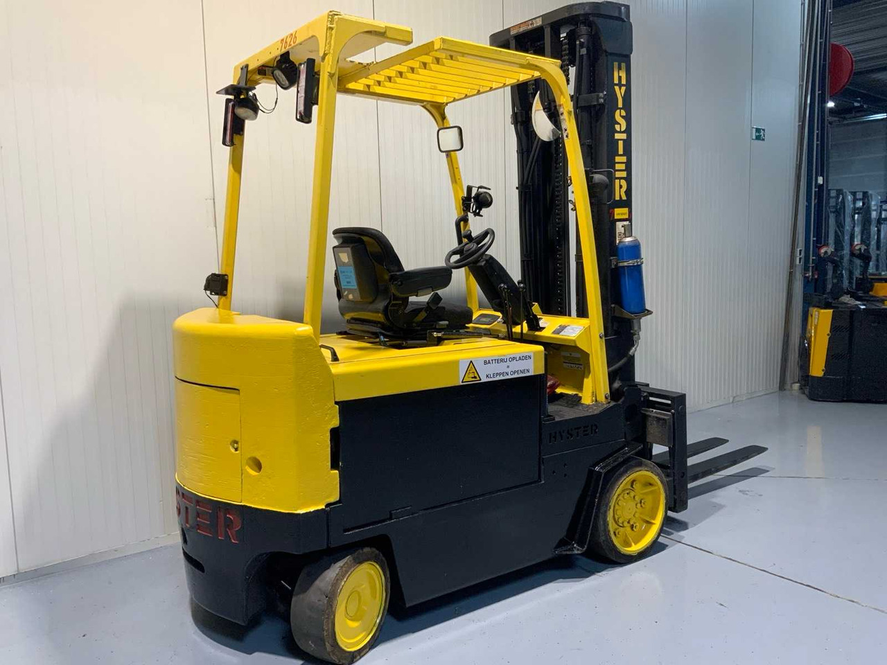 HYSTER E4.00XL FORKLIFT FORK POSITIONER, SIDE SHIFT, BLUESPOT, ACCUMULATOR - Forklift: picture 4 HYSTER E4.00XL FORKLIFT FORK POSITIONER, SIDE SHIFT, BLUESPOT, ACCUMULATOR - Forklift: picture 4