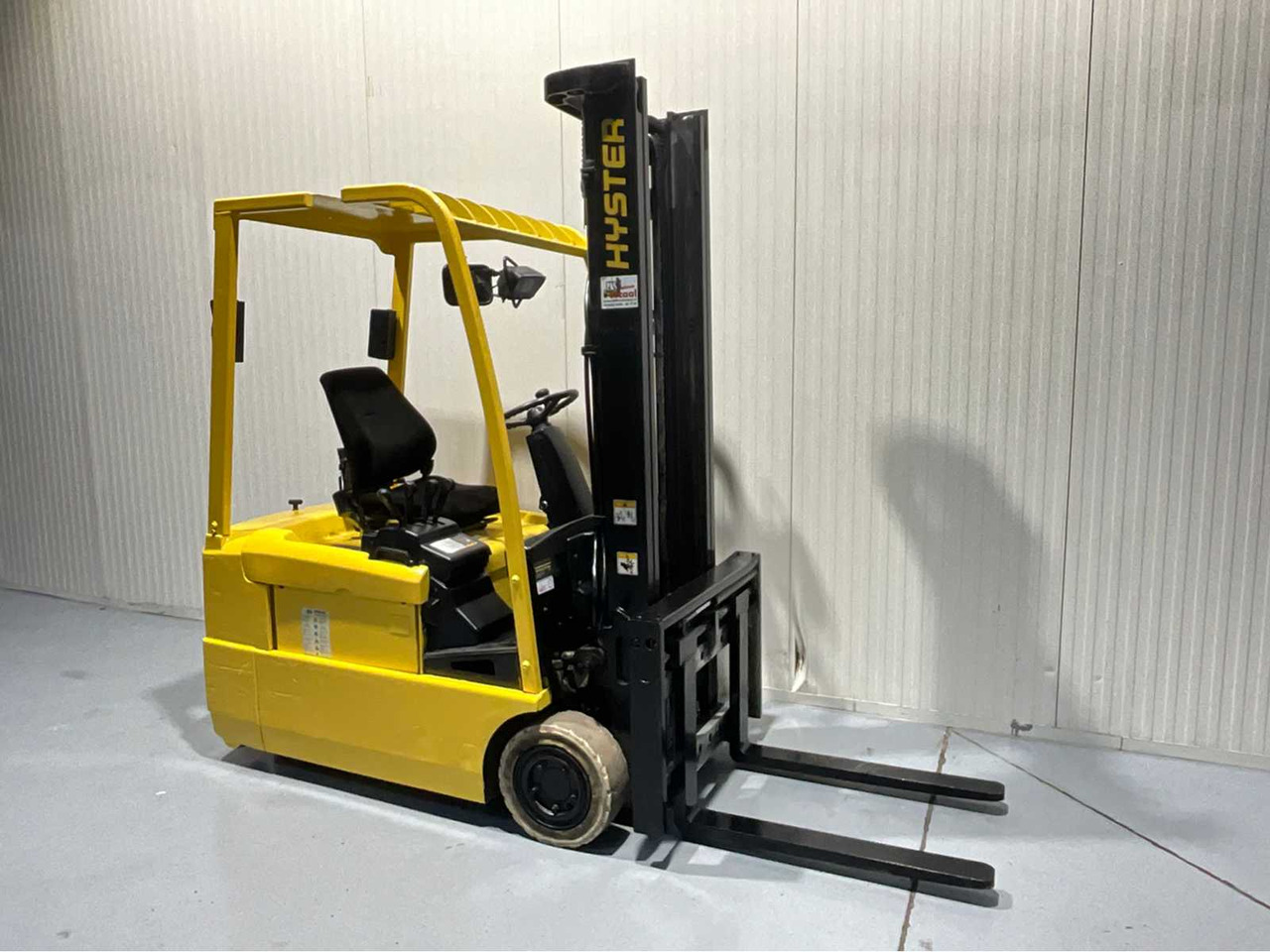 Forklift HYSTER ELECTRIC FORKLIFT -3.8M MAST, FORK POSITIONER - J1.60XMT - FORKLIFT, BATTERY CHARGER: picture 6 Forklift HYSTER ELECTRIC FORKLIFT -3.8M MAST, FORK POSITIONER - J1.60XMT - FORKLIFT, BATTERY CHARGER: picture 6