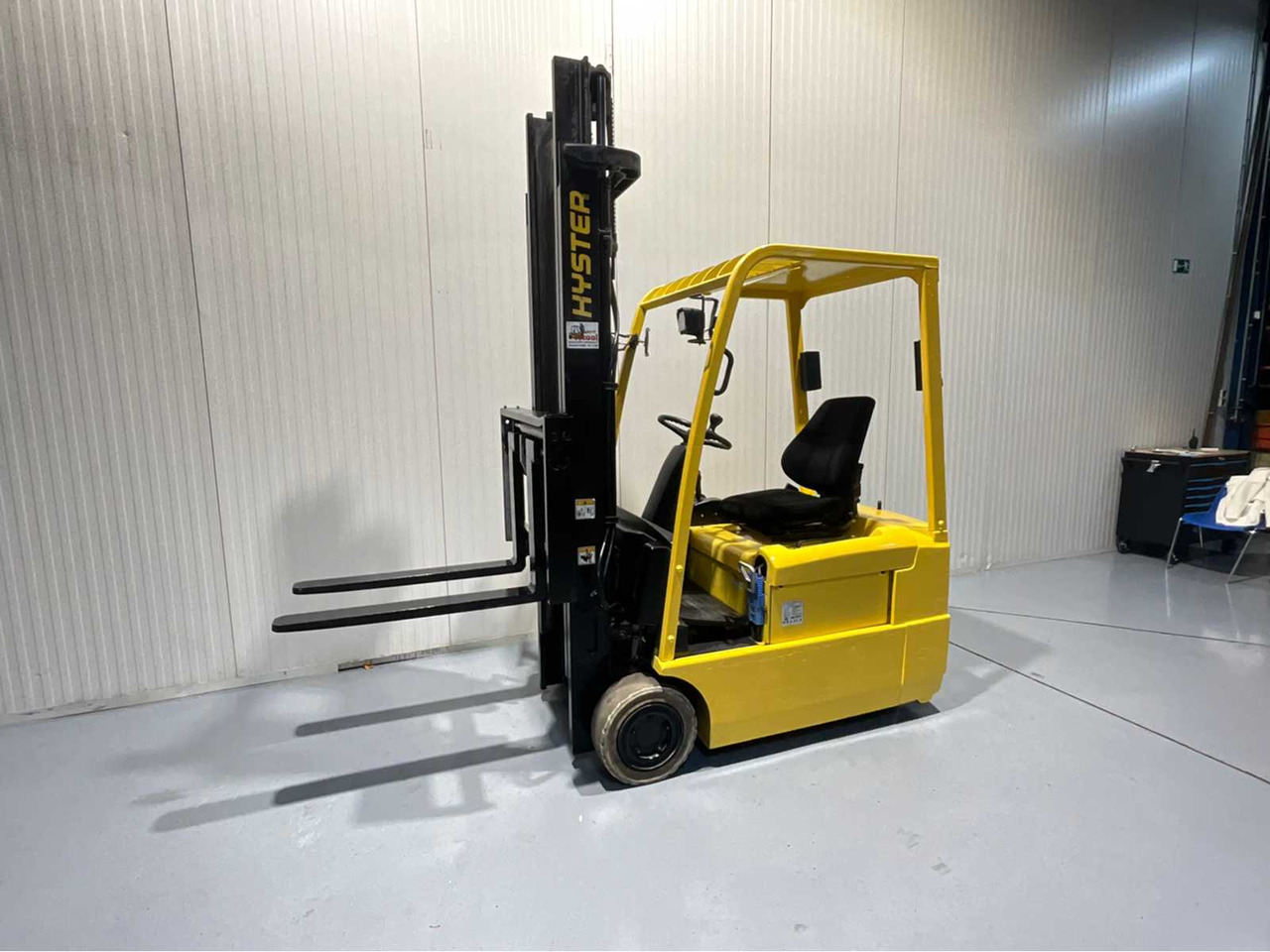 Forklift HYSTER ELECTRIC FORKLIFT -3.8M MAST, FORK POSITIONER - J1.60XMT - FORKLIFT, BATTERY CHARGER: picture 7 Forklift HYSTER ELECTRIC FORKLIFT -3.8M MAST, FORK POSITIONER - J1.60XMT - FORKLIFT, BATTERY CHARGER: picture 7