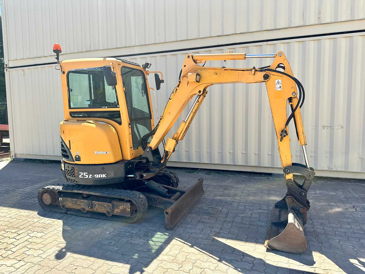 Hyundai Robex25Z-9AK - Mini excavator: picture 3 Hyundai Robex25Z-9AK - Mini excavator: picture 3