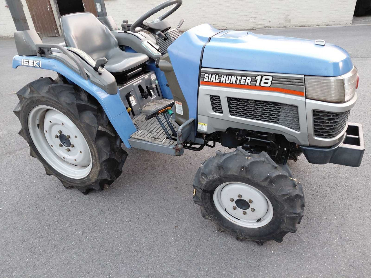 Iseki TH18 - Compact tractor: picture 3 Iseki TH18 - Compact tractor: picture 3