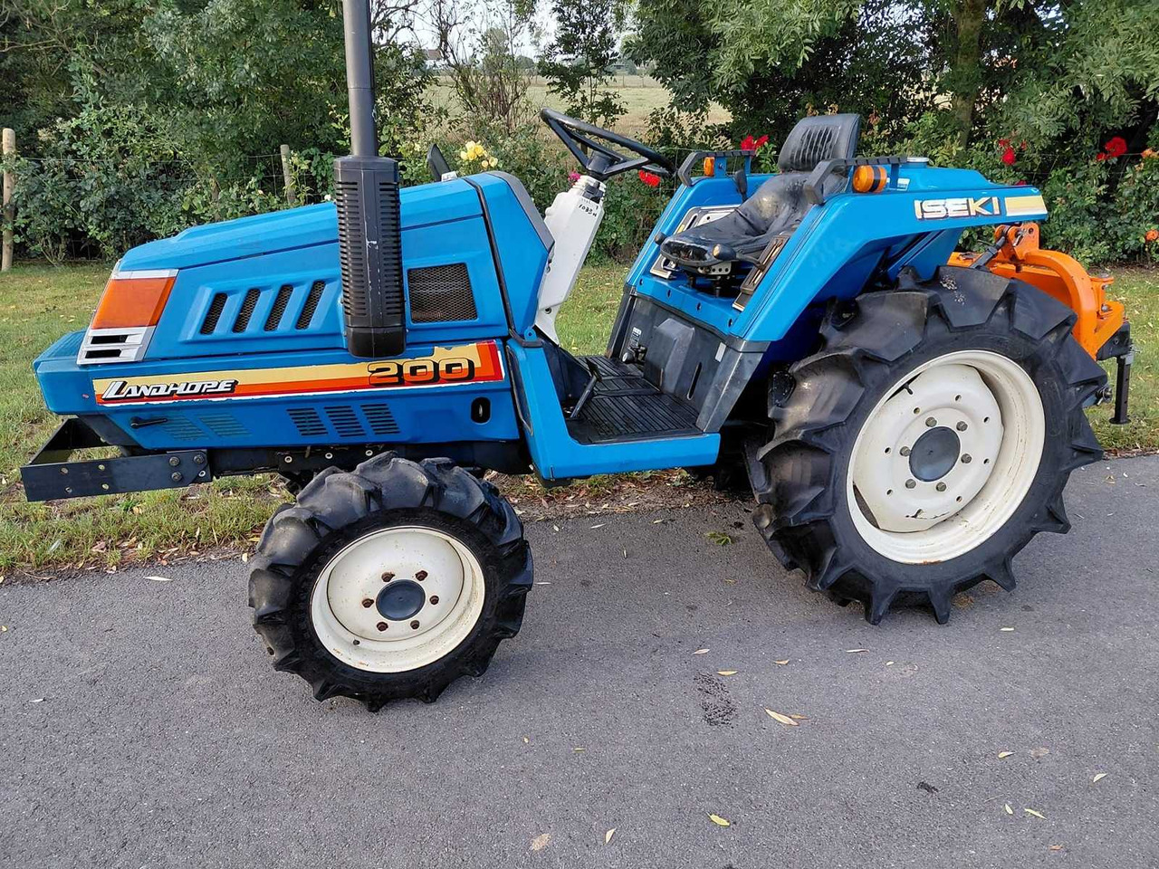 Iseki TU200 - Compact tractor: picture 1 Iseki TU200 - Compact tractor: picture 1