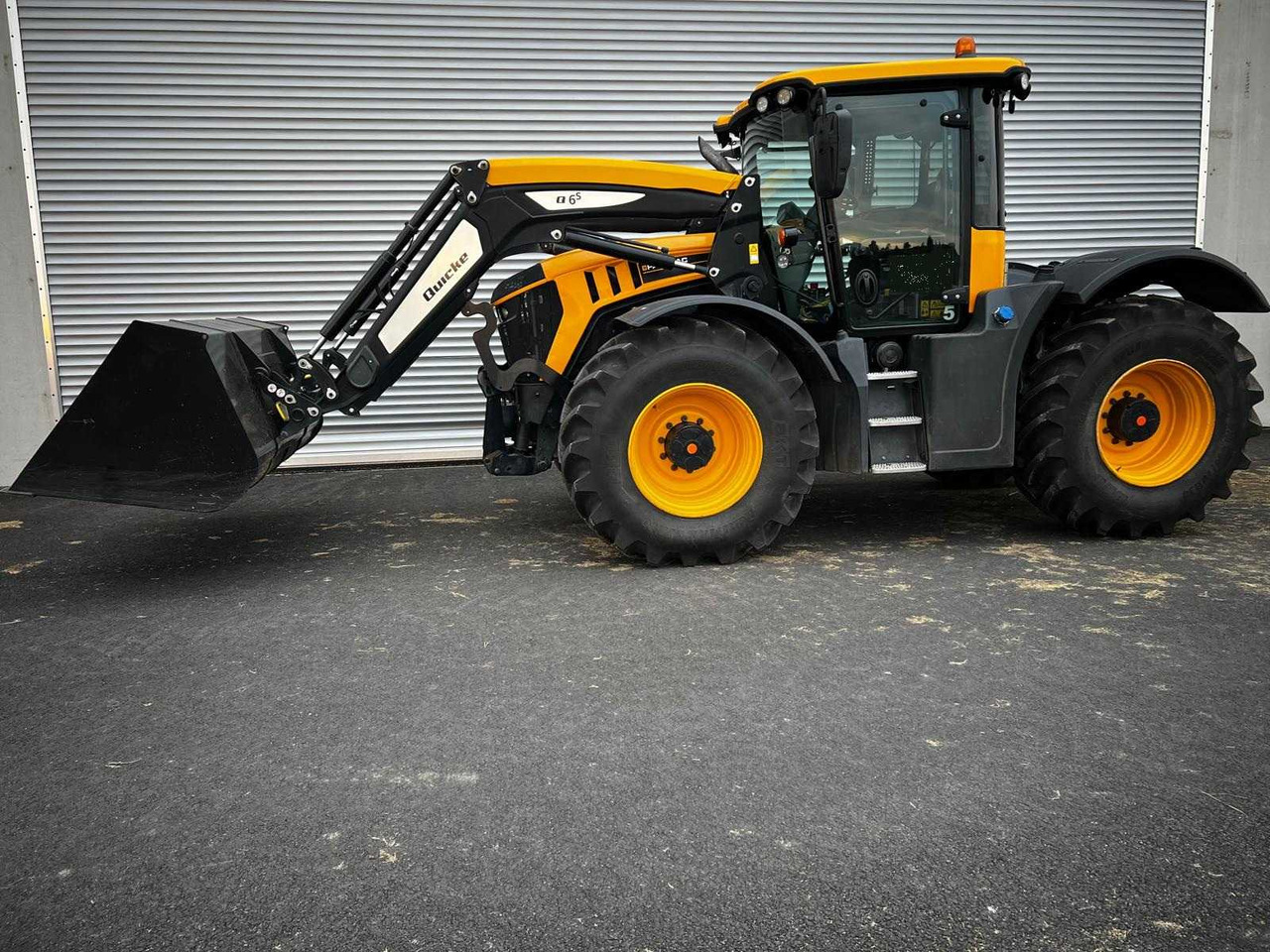 JCB - FASTRAC - 2015 - AGRICULTURAL TRACTOR WITH ALL-WHEEL DRIVE - Farm tractor: picture 1 JCB - FASTRAC - 2015 - AGRICULTURAL TRACTOR WITH ALL-WHEEL DRIVE - Farm tractor: picture 1