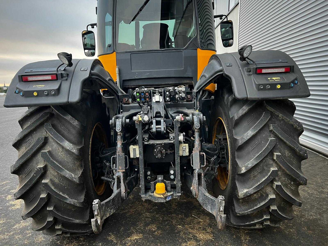 JCB - FASTRAC - 2015 - AGRICULTURAL TRACTOR WITH ALL-WHEEL DRIVE - Farm tractor: picture 4 JCB - FASTRAC - 2015 - AGRICULTURAL TRACTOR WITH ALL-WHEEL DRIVE - Farm tractor: picture 4