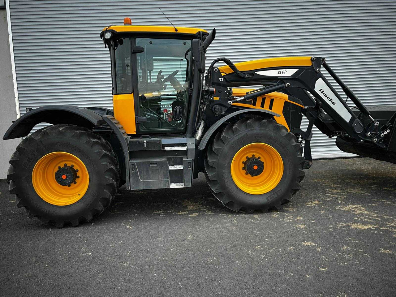 JCB - FASTRAC - 2015 - AGRICULTURAL TRACTOR WITH ALL-WHEEL DRIVE - Farm tractor: picture 2 JCB - FASTRAC - 2015 - AGRICULTURAL TRACTOR WITH ALL-WHEEL DRIVE - Farm tractor: picture 2