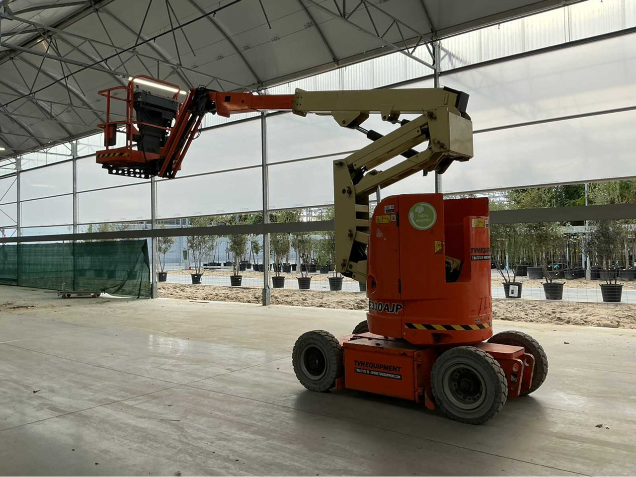 Aerial platform JLG E300AJP: picture 12