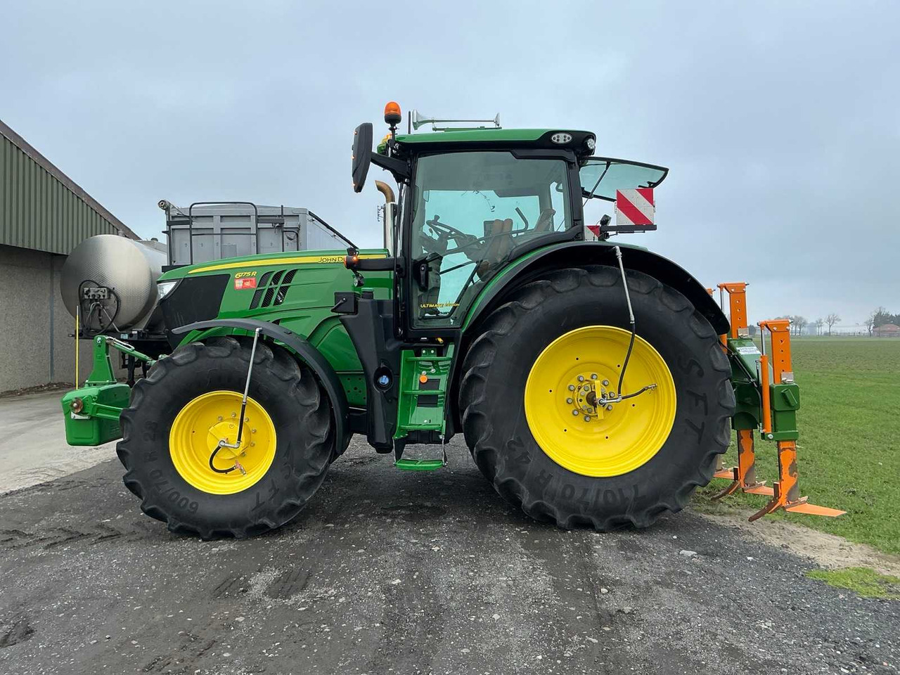 JOHN DEERE 6175R ULTIMATE EDITION ALL-WHEEL DRIVE FARM TRACTOR - Farm tractor: picture 3 JOHN DEERE 6175R ULTIMATE EDITION ALL-WHEEL DRIVE FARM TRACTOR - Farm tractor: picture 3