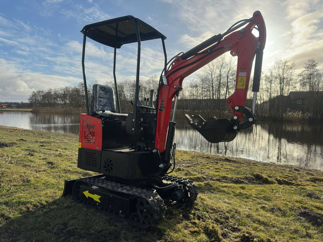 JPC HT12 R - Mini excavator: picture 2 JPC HT12 R - Mini excavator: picture 2