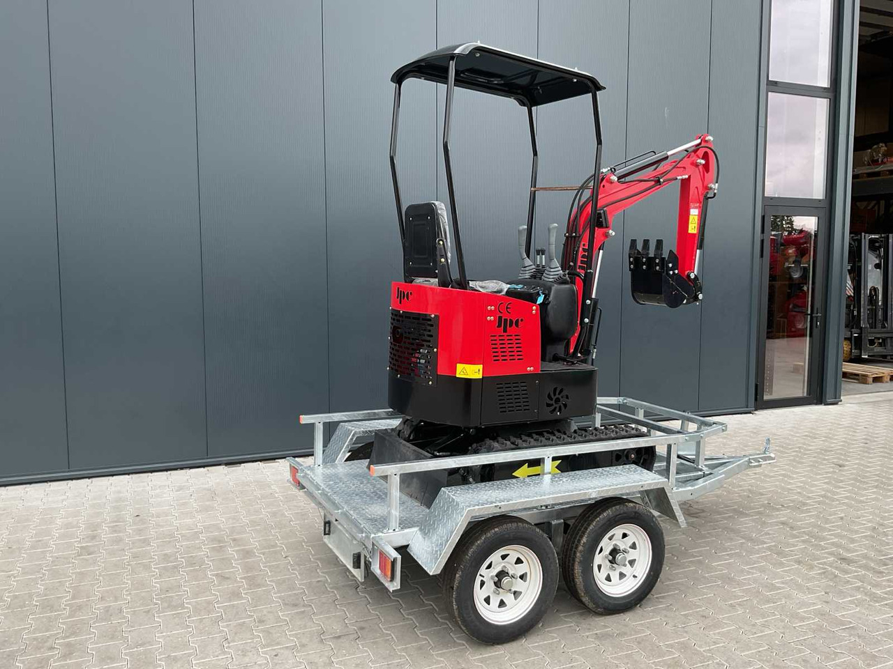 JPC HT12 met aanhangwagen - Backhoe loader: picture 3 JPC HT12 met aanhangwagen - Backhoe loader: picture 3