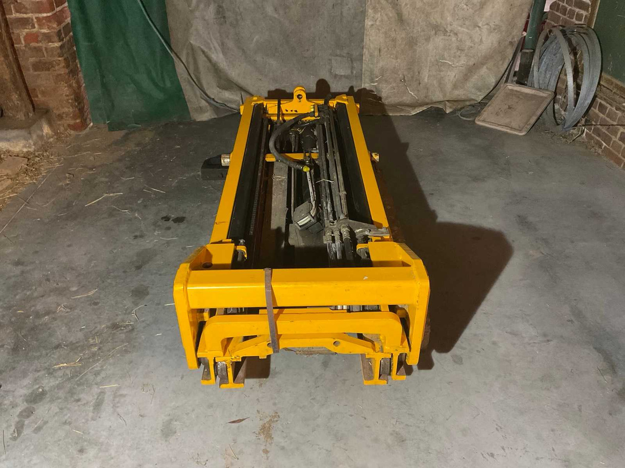 JUNGHEINRICH 2500 TRIPLEX MAST - Forklift: picture 2 JUNGHEINRICH 2500 TRIPLEX MAST - Forklift: picture 2