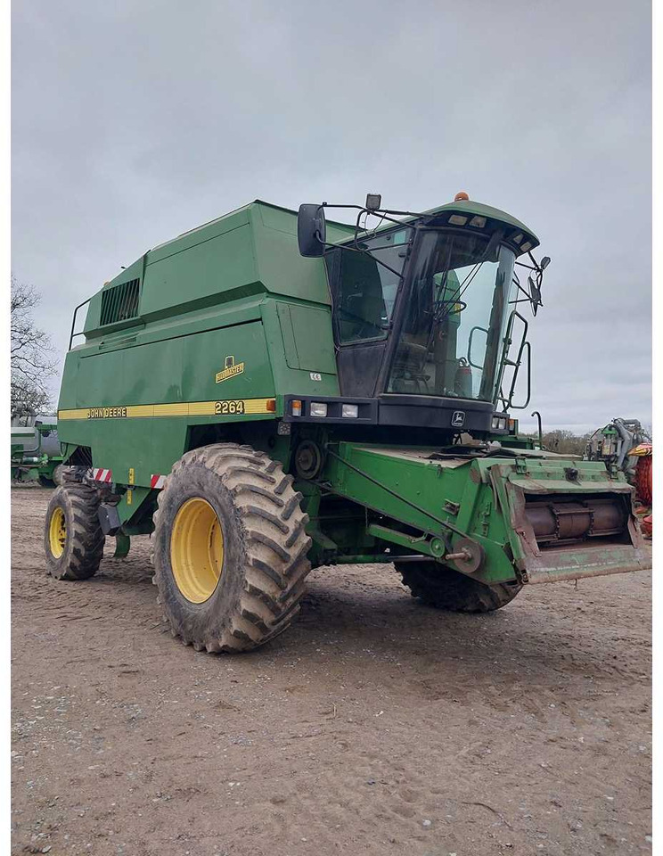 John Deere 2264 Hillmaster - Combine harvester: picture 2 John Deere 2264 Hillmaster - Combine harvester: picture 2