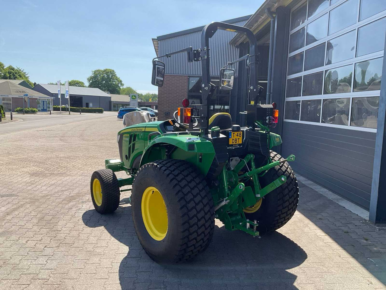 John Deere 4052M - Compact tractor: picture 5 John Deere 4052M - Compact tractor: picture 5