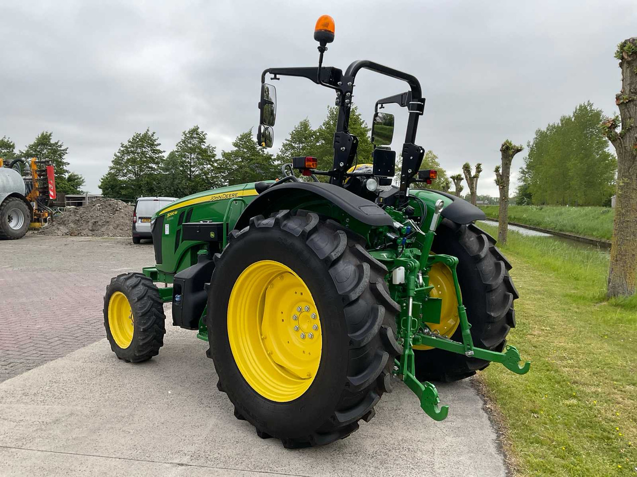 John Deere 5090M - Farm tractor: picture 2 John Deere 5090M - Farm tractor: picture 2