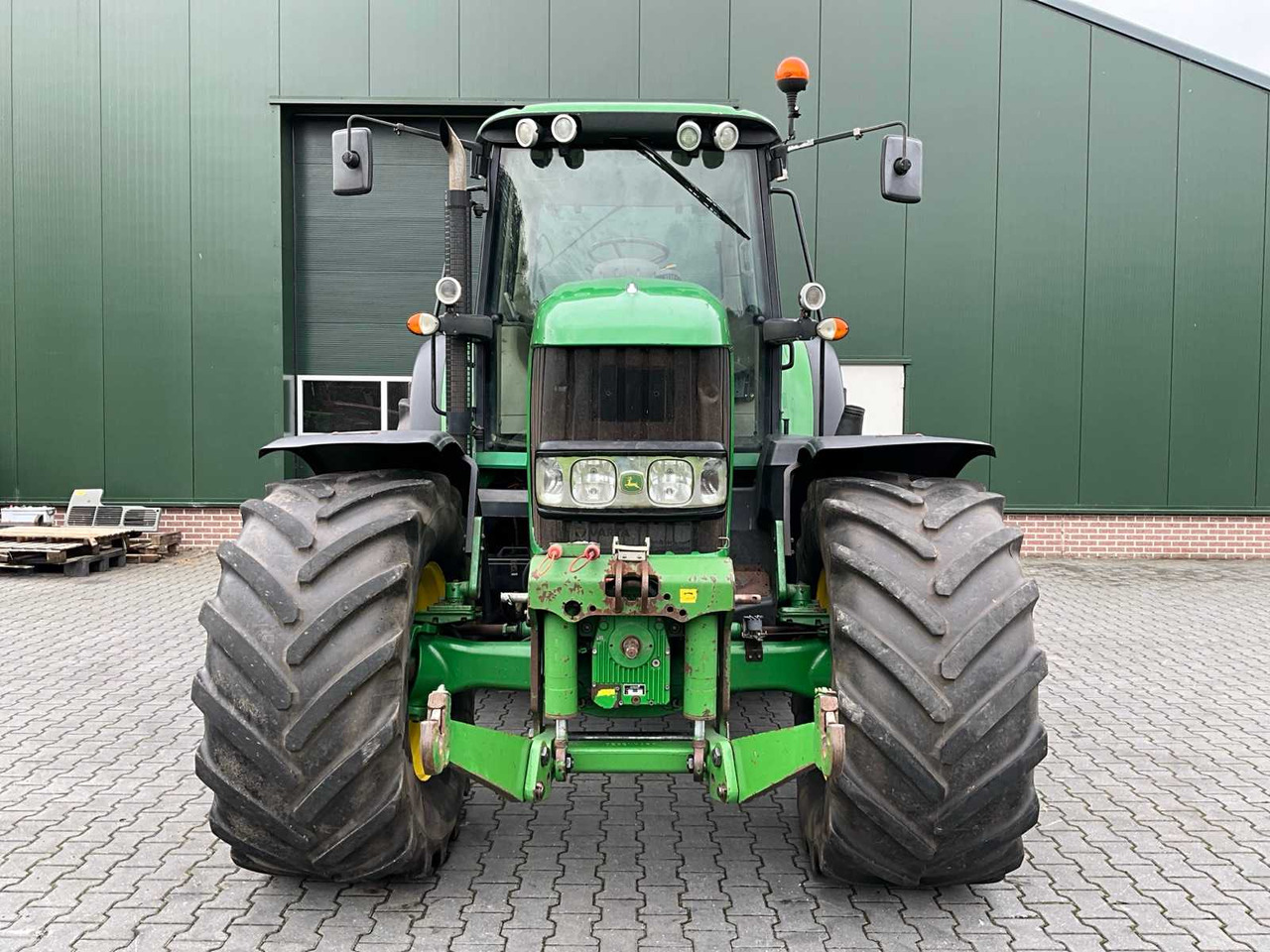 John Deere 7430 - Farm tractor: picture 3 John Deere 7430 - Farm tractor: picture 3