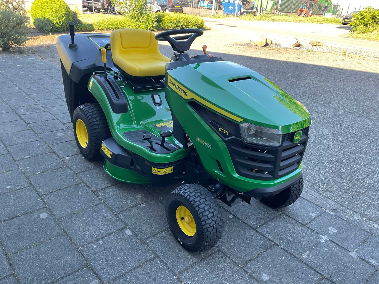 John Deere X117R - Garden mower: picture 4 John Deere X117R - Garden mower: picture 4