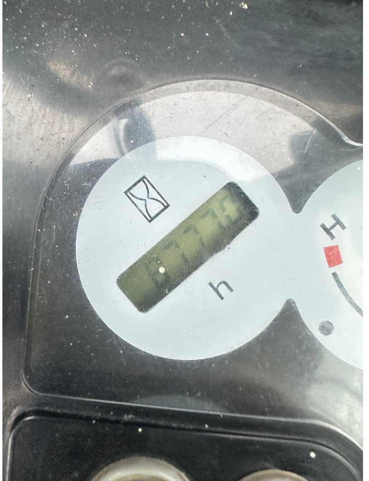 Excavator KOMATSU - 2006 - PC35 MR-2 - MIDI EXCAVATOR: picture 36