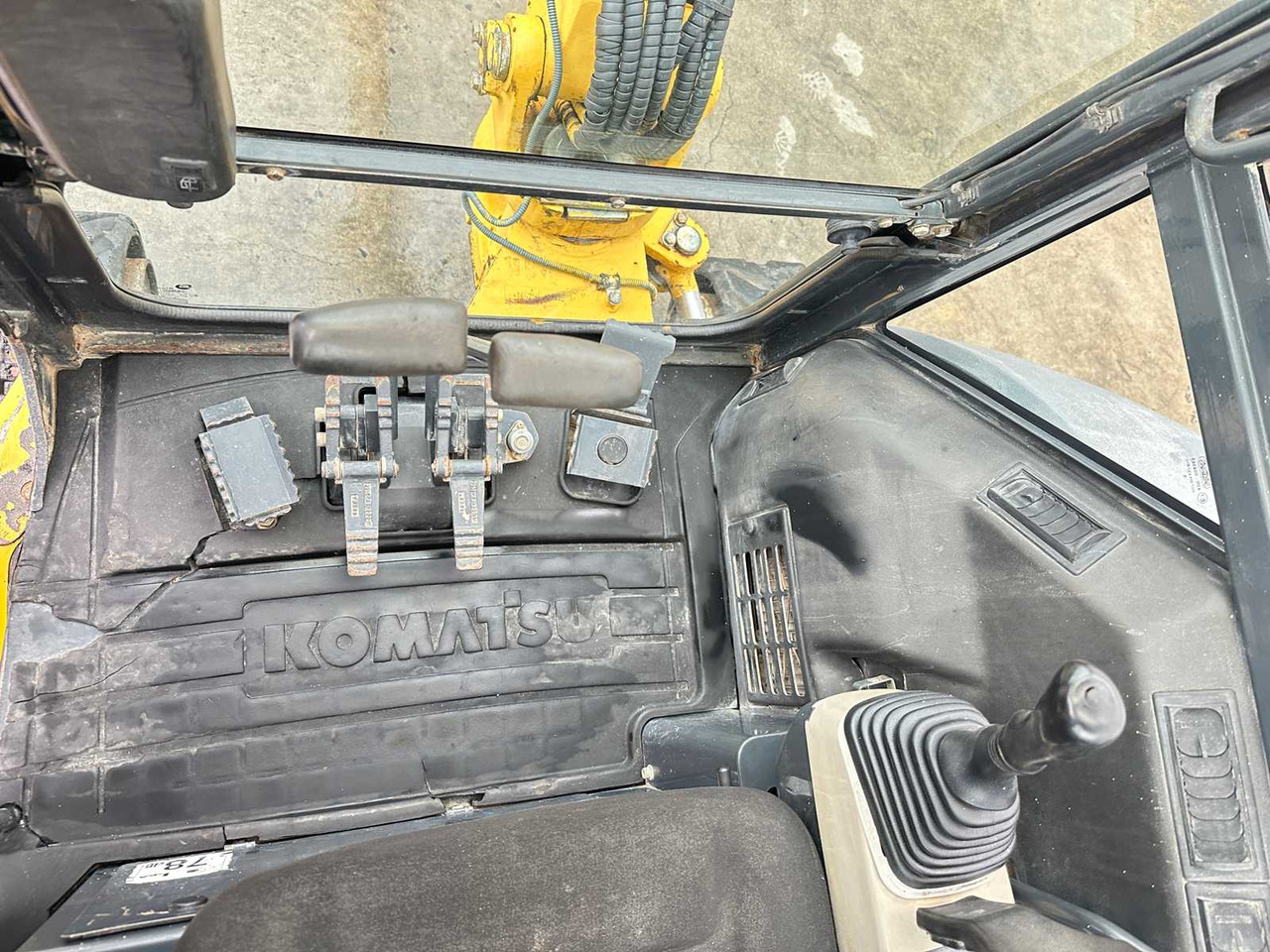 Excavator KOMATSU - 2006 - PC35 MR-2 - MIDI EXCAVATOR: picture 33