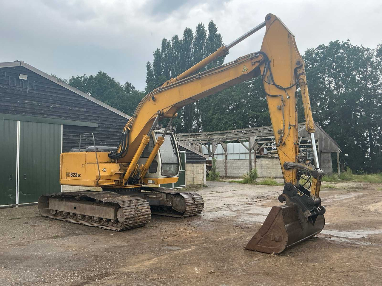 Kato HD823LC - Crawler excavator: picture 3 Kato HD823LC - Crawler excavator: picture 3