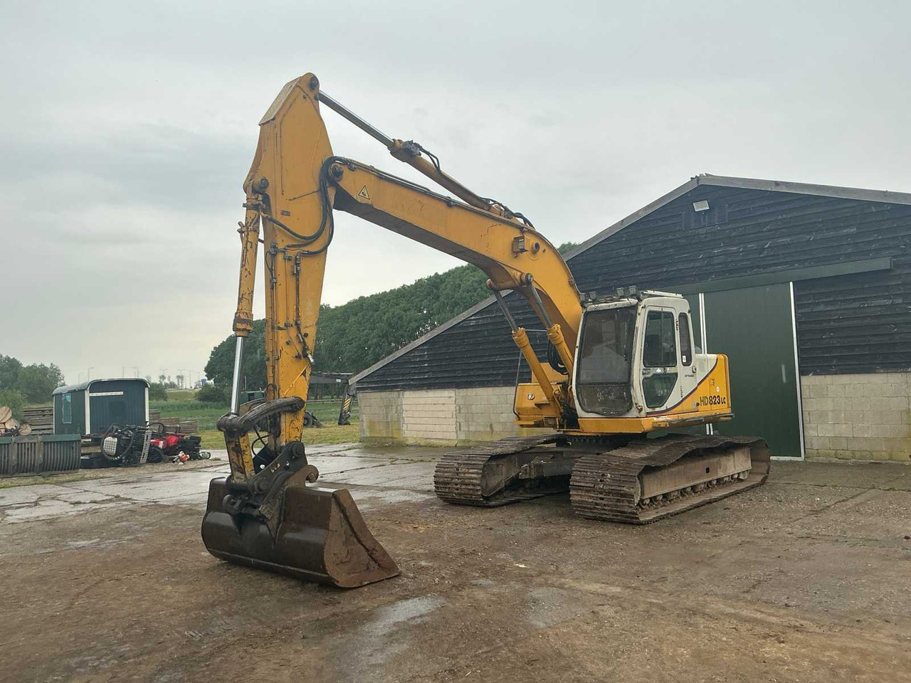 Kato HD823LC - Crawler excavator: picture 1 Kato HD823LC - Crawler excavator: picture 1