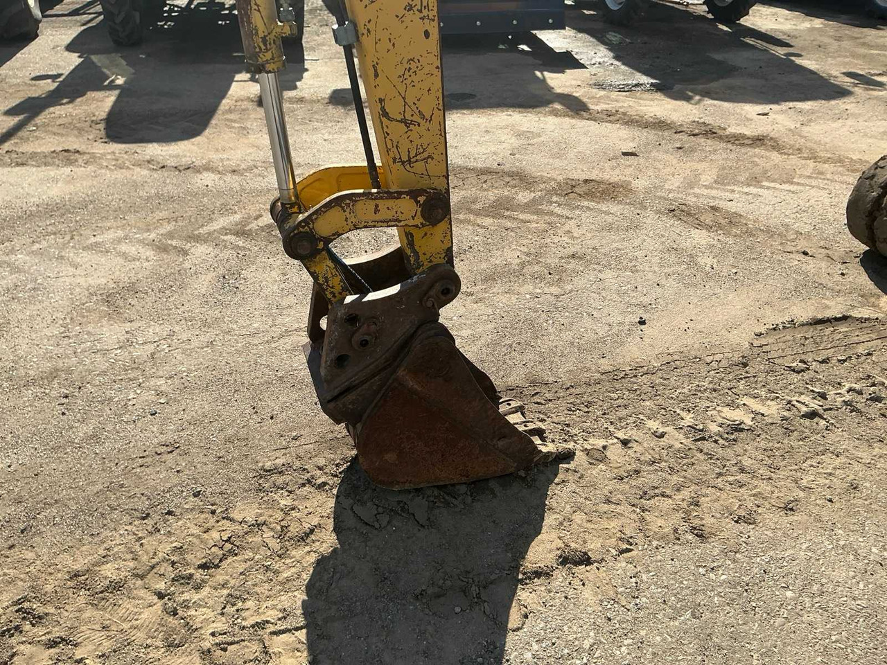 Mini excavator Komatsu PC 27 MR-2: picture 10