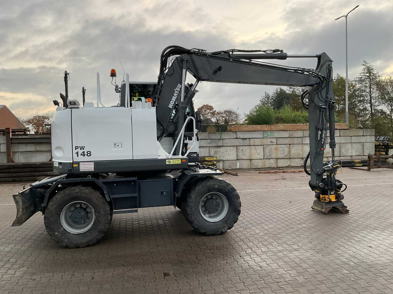 Komatsu PW148-10 - Wheel excavator: picture 5 Komatsu PW148-10 - Wheel excavator: picture 5