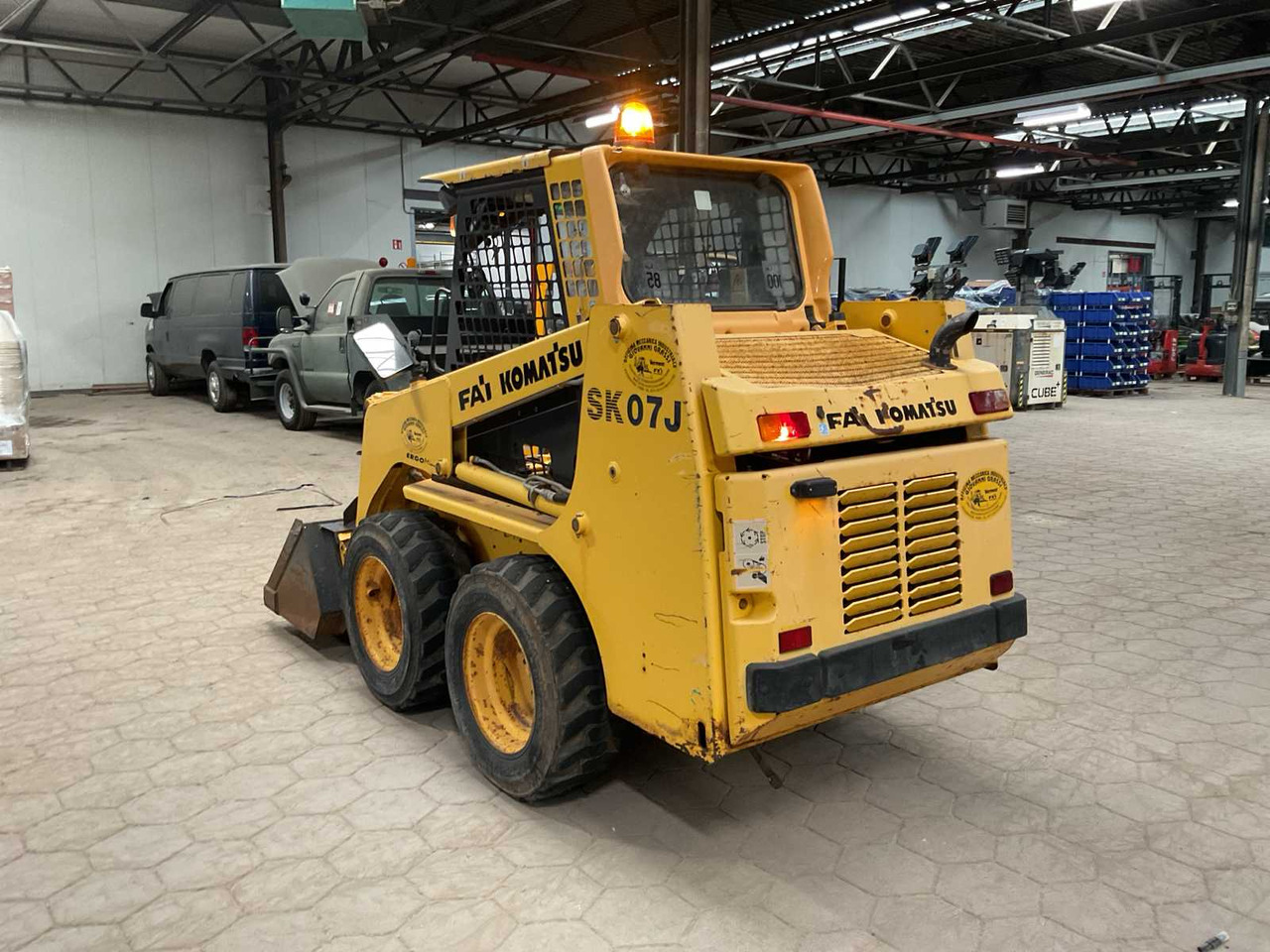 Komatsu SK07J - Skid steer loader: picture 5 Komatsu SK07J - Skid steer loader: picture 5